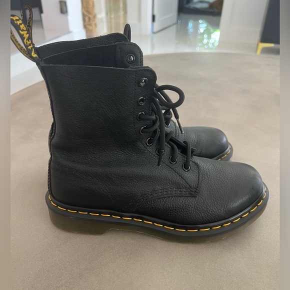 Doc Martens Pascal Boots, Size 7 - Picture 3 of 9